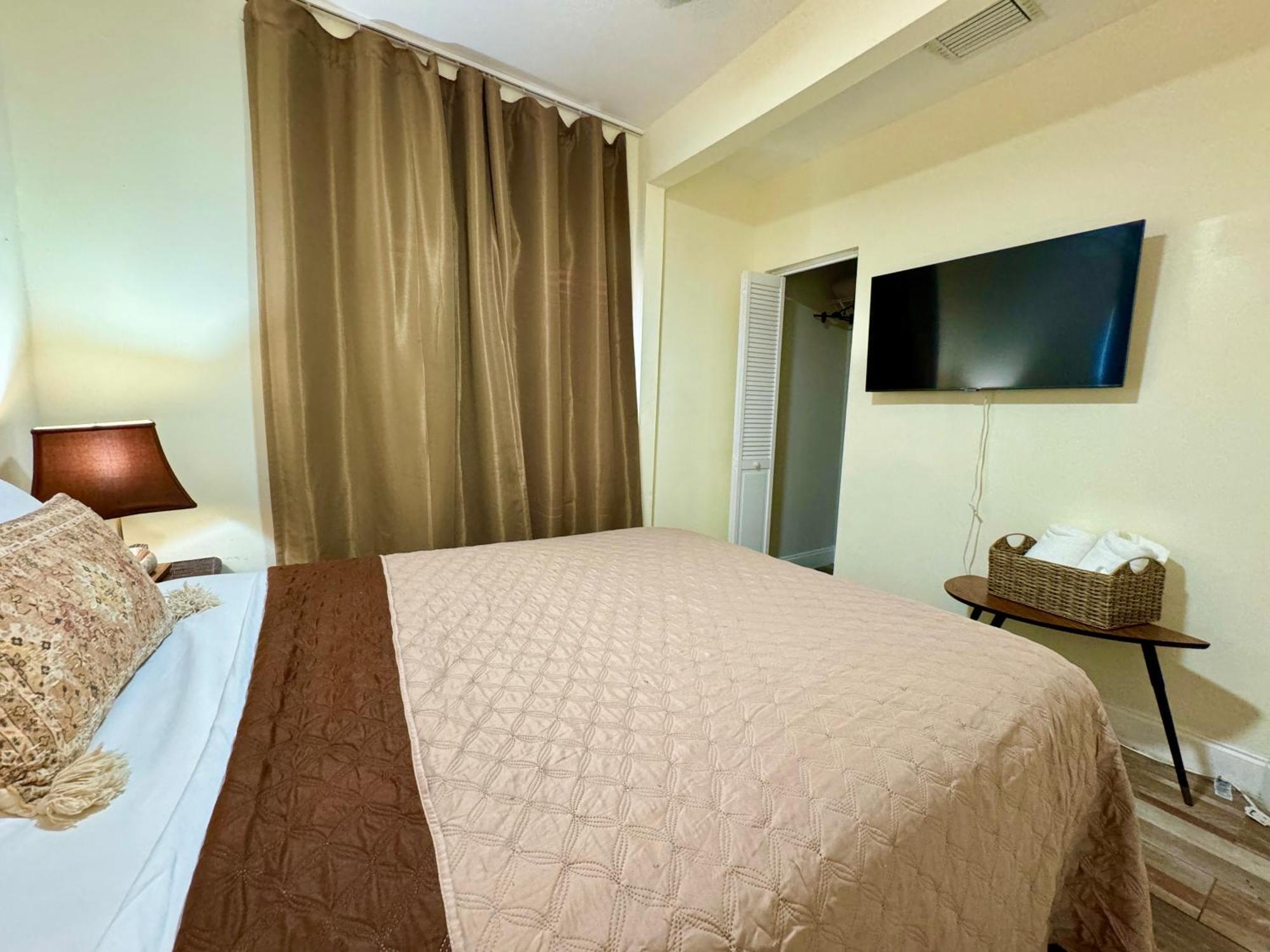 Private Rooms At Miami Centrally Located With Free Parking Exteriér fotografie